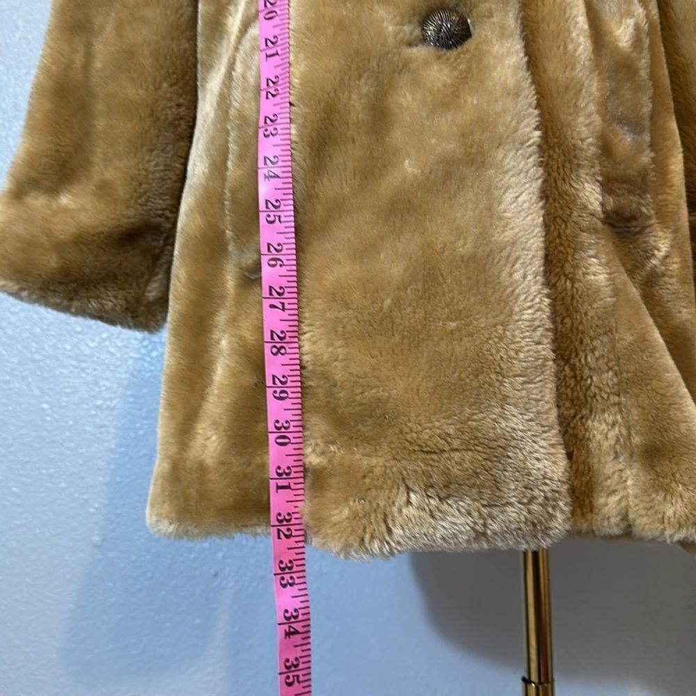 Vintage Cara women’s faux fur coat. No size tag. Please see measurements - Picture 4 of 11